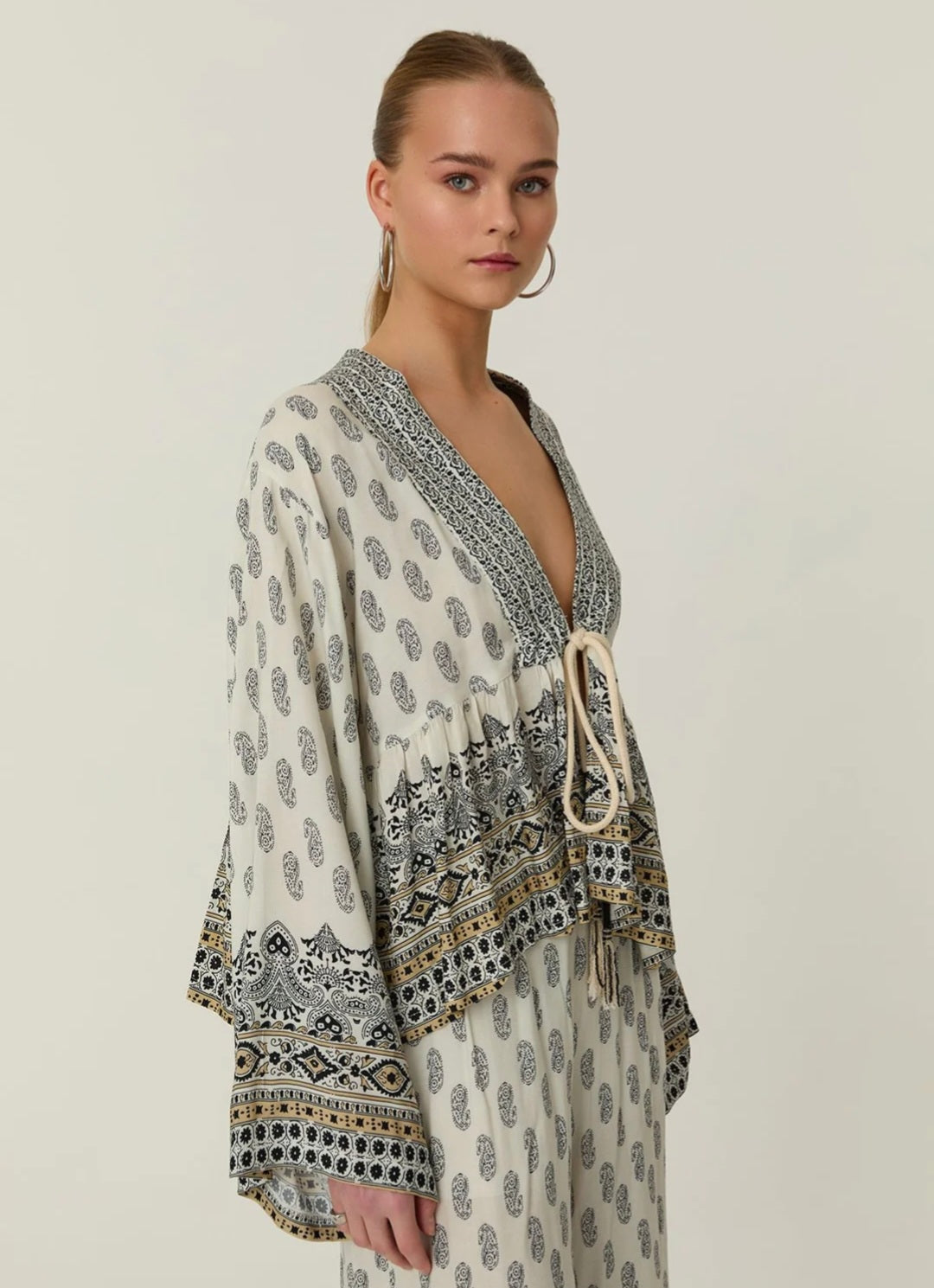 51389 V-Neck Patterned Light Jacket