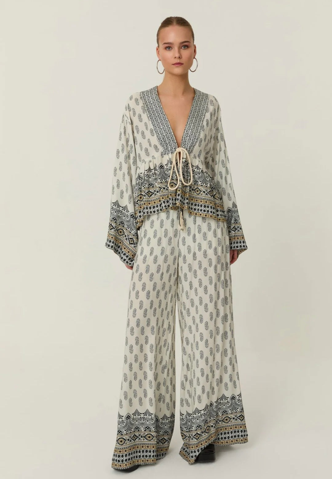 51389 V-Neck Patterned Light Jacket