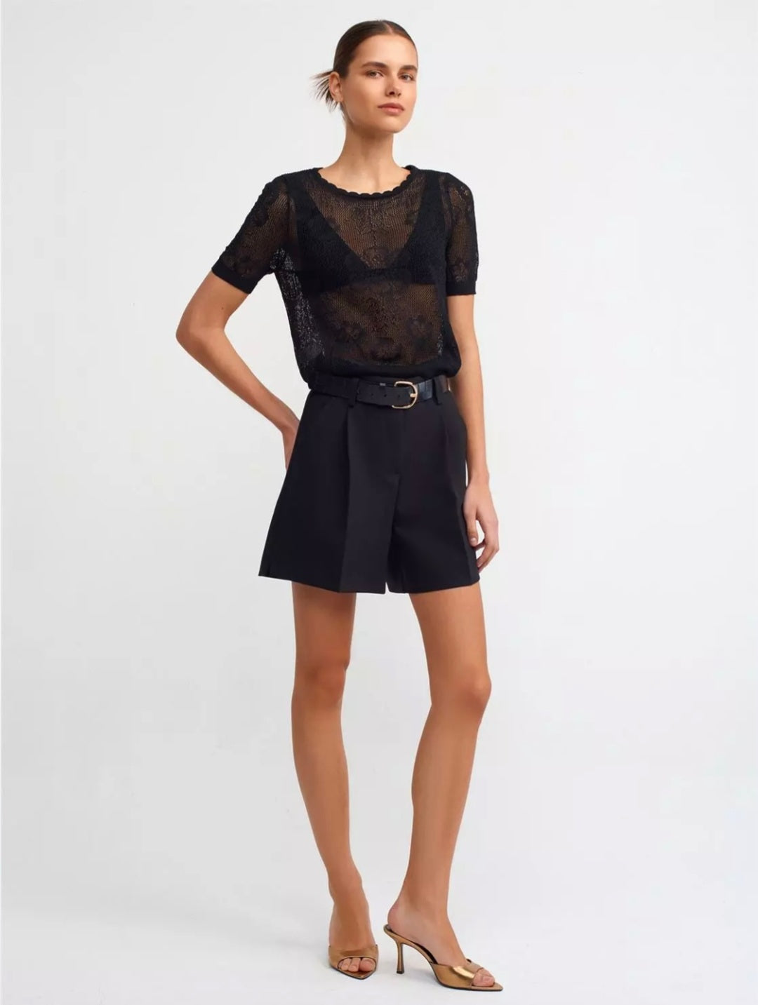 10543 Crew Neck Openwork Knitwear with Button Detail on the Back