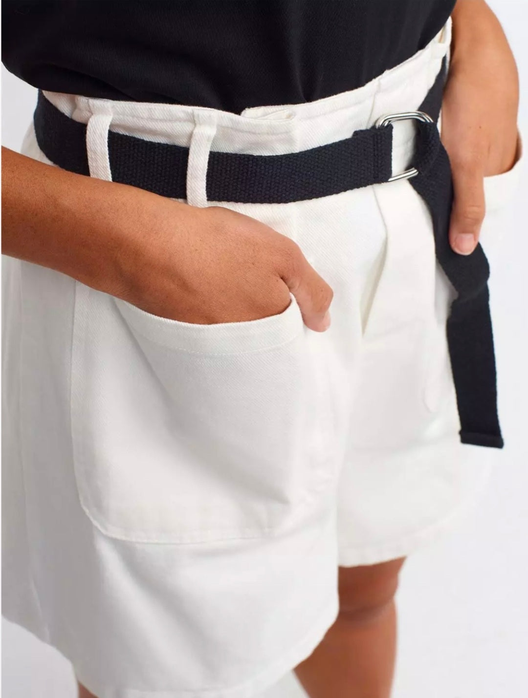 70365 Belted Shorts