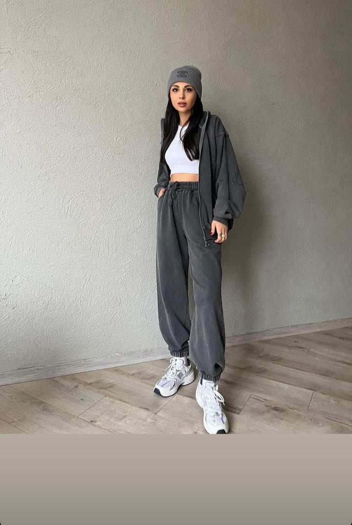 tracksuit with zipper