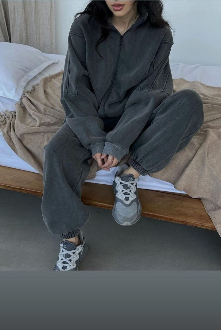 tracksuit with zipper