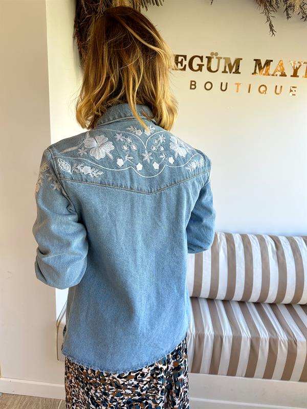 23291 Denim jeans with embroidery