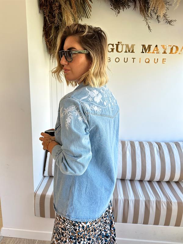 23291 Denim jeans with embroidery
